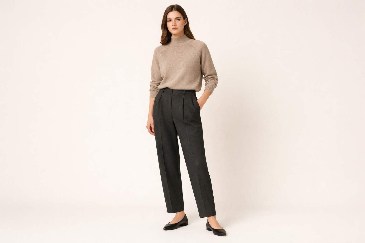 Mannequin femme portant le pull washi knit couleur sable de la marque HIKARI